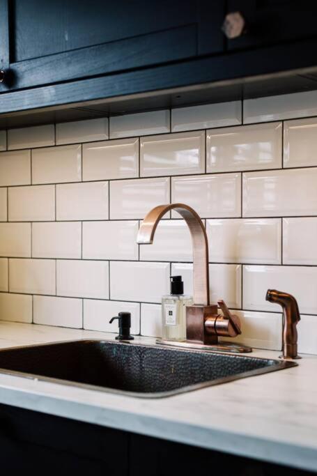 Modern & Stylish Home In The Heart Of Белфаст Экстерьер фото