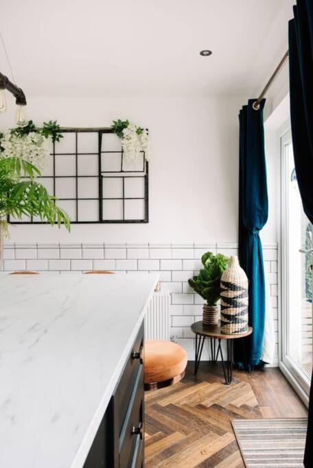 Modern & Stylish Home In The Heart Of Белфаст Экстерьер фото